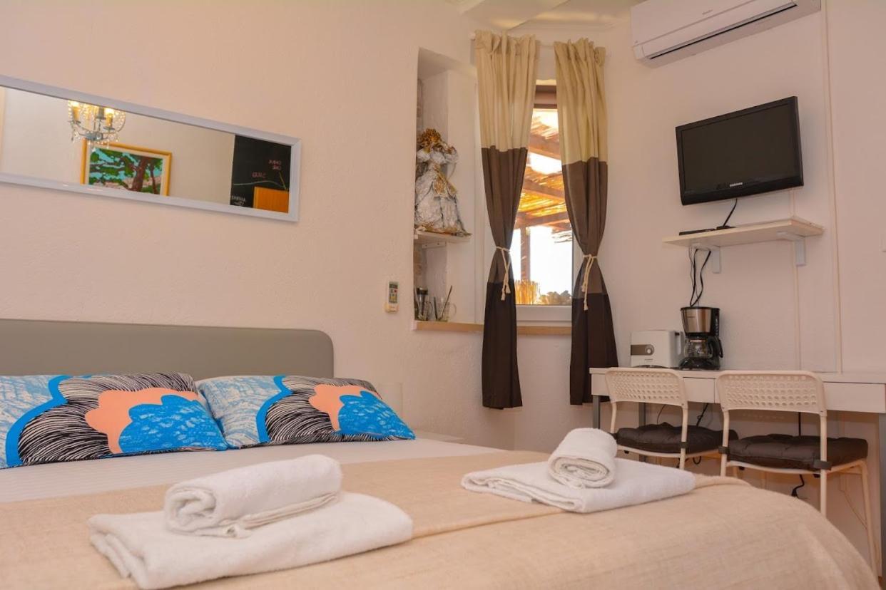 Apartment And Room Sveti Jakov Dubrovnik Luaran gambar